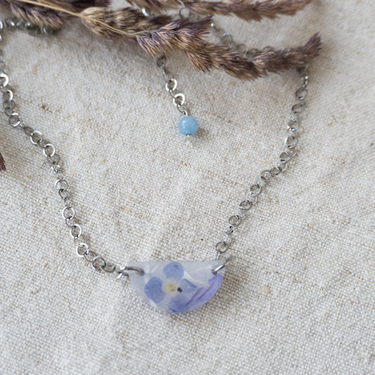 Lănțișor cu diverse flori naturale