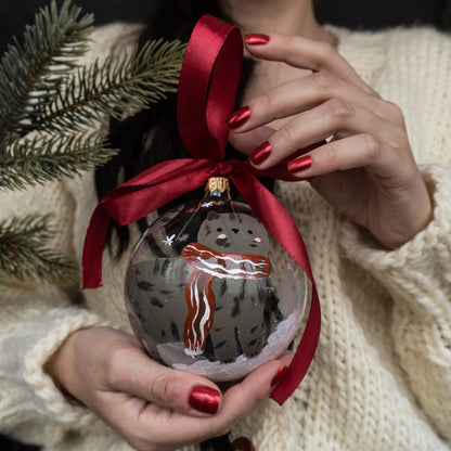 Glob de sticlă pictat manual- Pisică tigrată cu fular