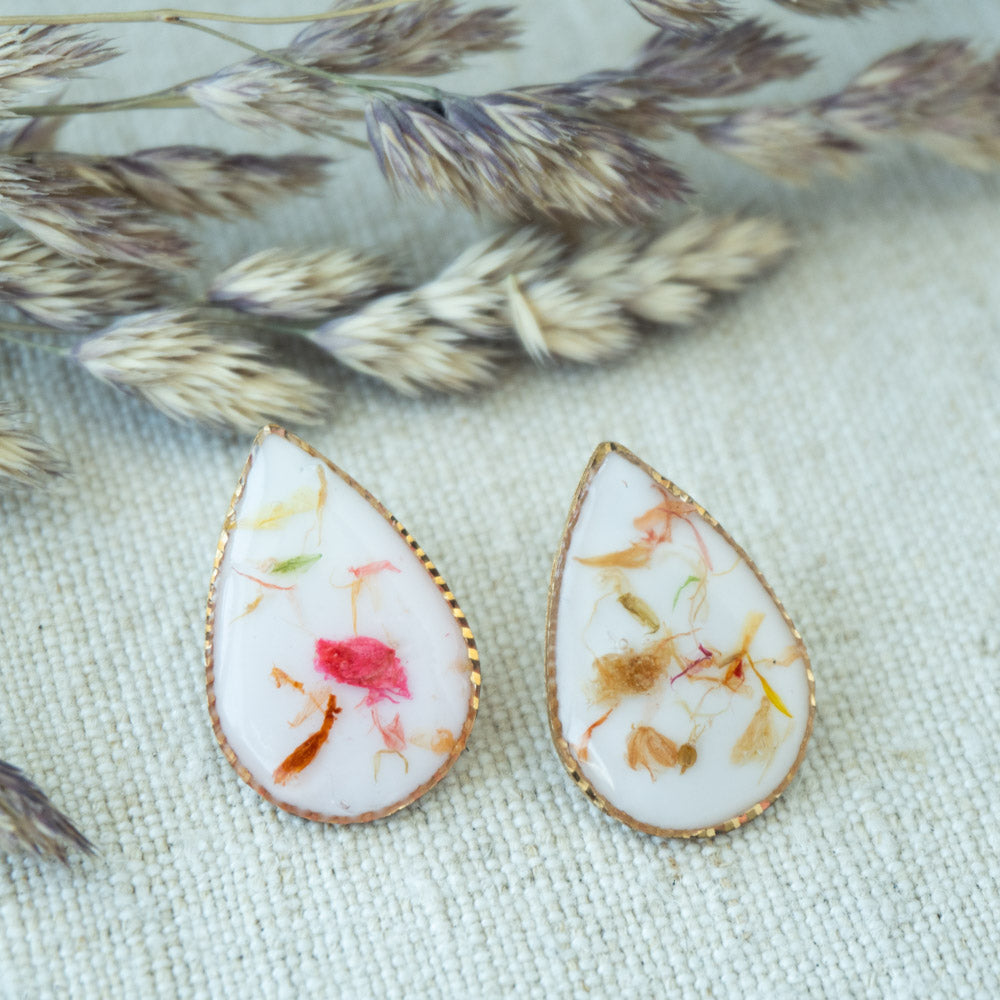 Cercei handmade cu flori naturale confetti