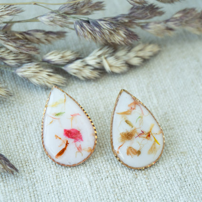 Cercei handmade cu flori naturale confetti